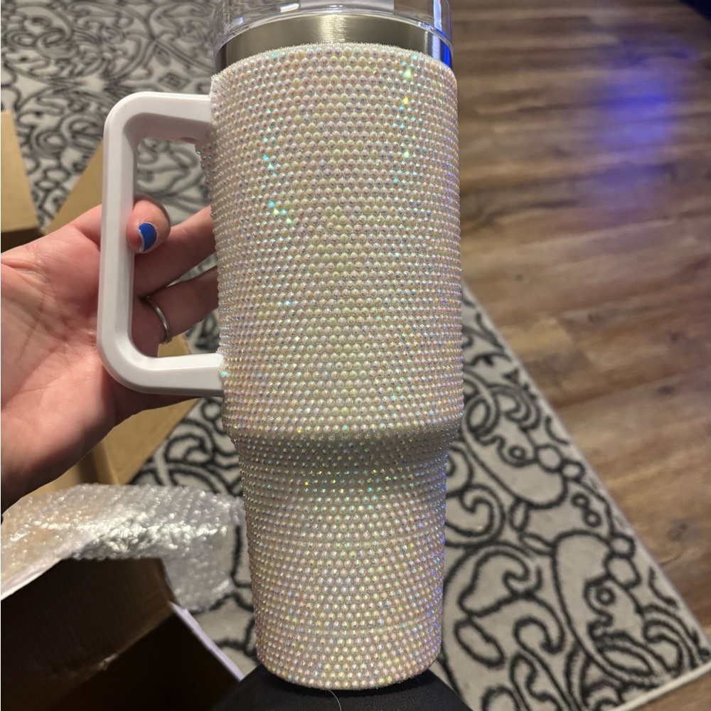 White Rhinestone cup with straw